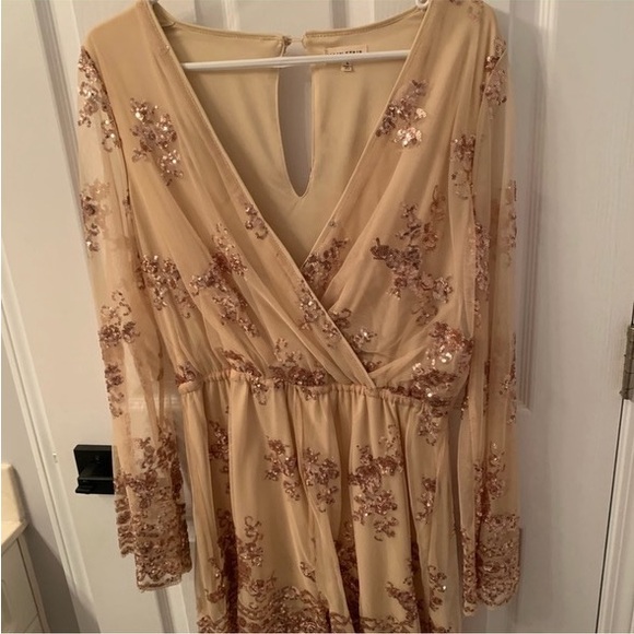 You want Glamour!! Here it is!! Beautiful beige and gold romper!! - Picture 2 of 3